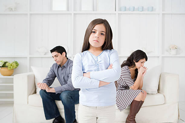 ребенок на фоне конфликтующих родителей